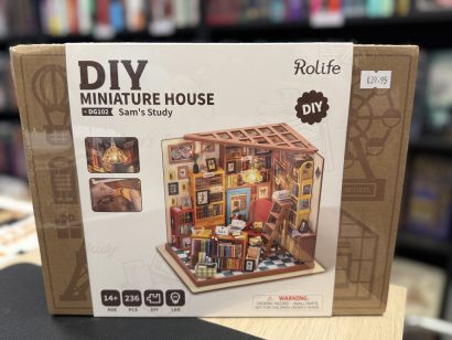 MAQUETA DIY Miniature house Sam's study Rolife